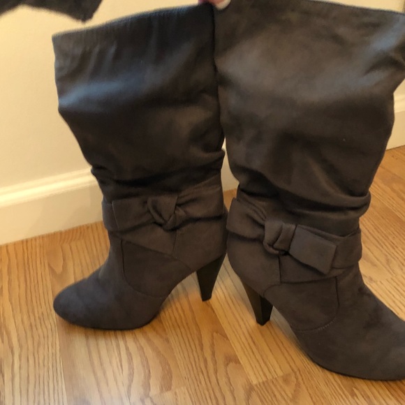 Apt. 9 Grey boots 7 - Picture 1 of 7